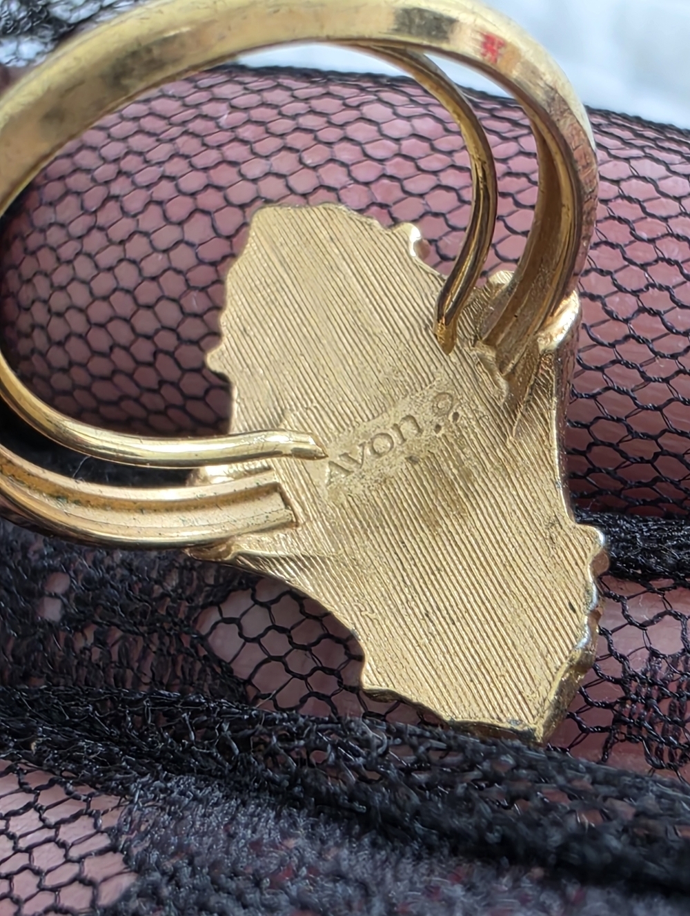 Vtg Avon Ring 1976 Kensington Victorian Revival Gold Tone Starburst Size 6.75-8 - Picture 6 of 10